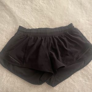 Black lululemon hotty hot 2.5” shorts